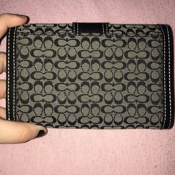 NWOT Coach Black Signature Buckle Wallet - Picture 6 of 8